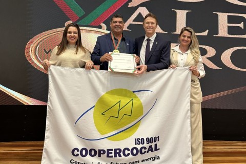 Coopercocal é homenageada na Alesc e recebe o prêmio “SC Vale Ouro”