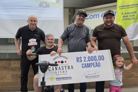 Dupla Adriano Della e Daniel Candiotto é campeã do 2º Torneio de Canastra da Coopercocal